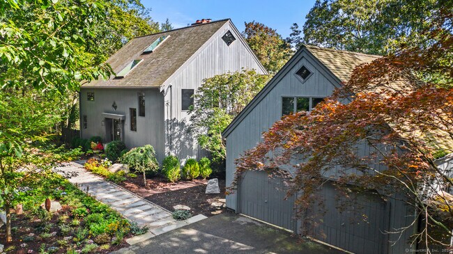 Foto del edificio - 129 Davis Hill Rd