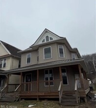 Building Photo - 729 Putnam Ave