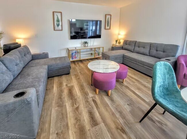 Foto del edificio - 3113 Black Forest Dr