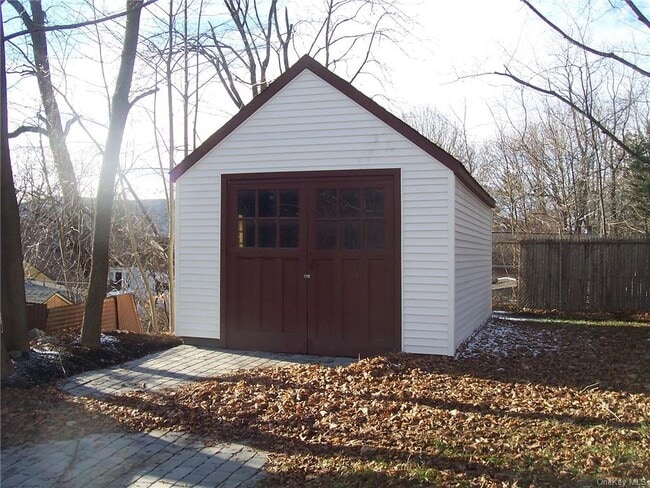 Building Photo - 2 Cedar Ln