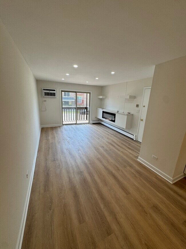 Foto del edificio - 8310 Woodland Dr