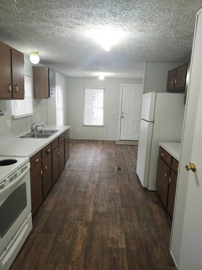 Foto del edificio - 65 Kimberly Ln