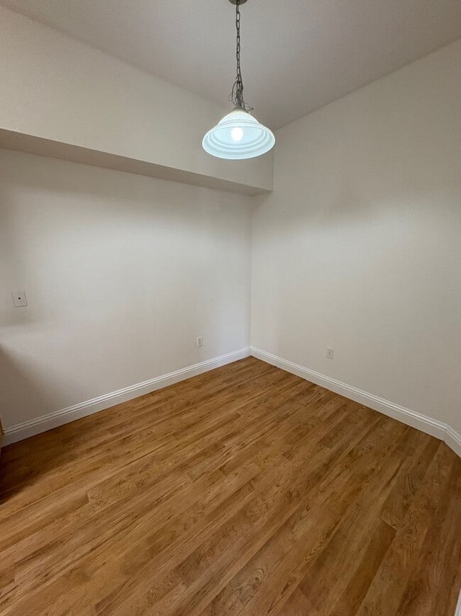 Building Photo - 2 Bedroom 2 Bath Condo