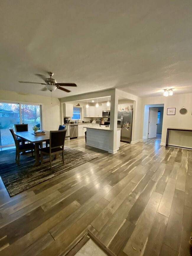 Photo - Azalea Acres House