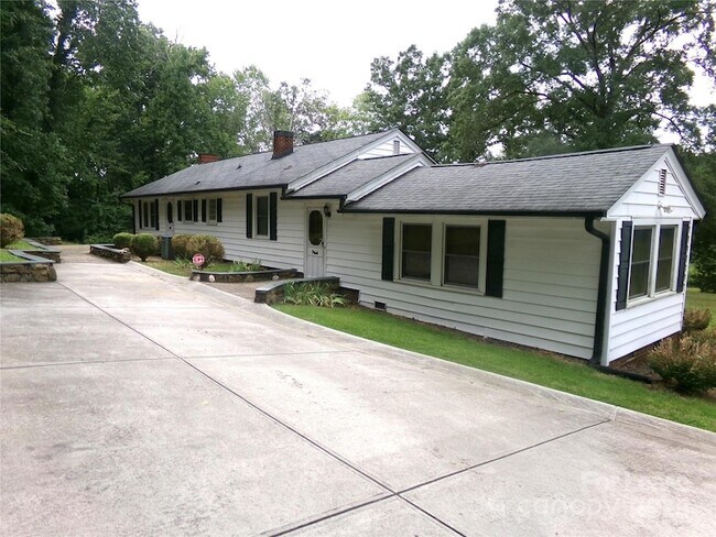 Foto del edificio - 24278 State Hwy 49