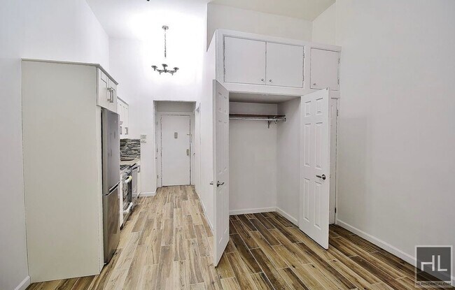 Building Photo - CHARMING 1BR NEAR UNION SQUARE