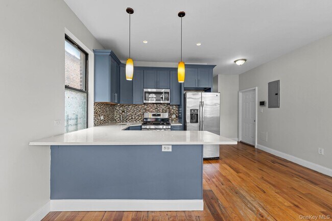 Foto del edificio - 746 E 219th St