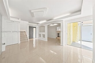 Building Photo - 9674 Fontainebleau Blvd