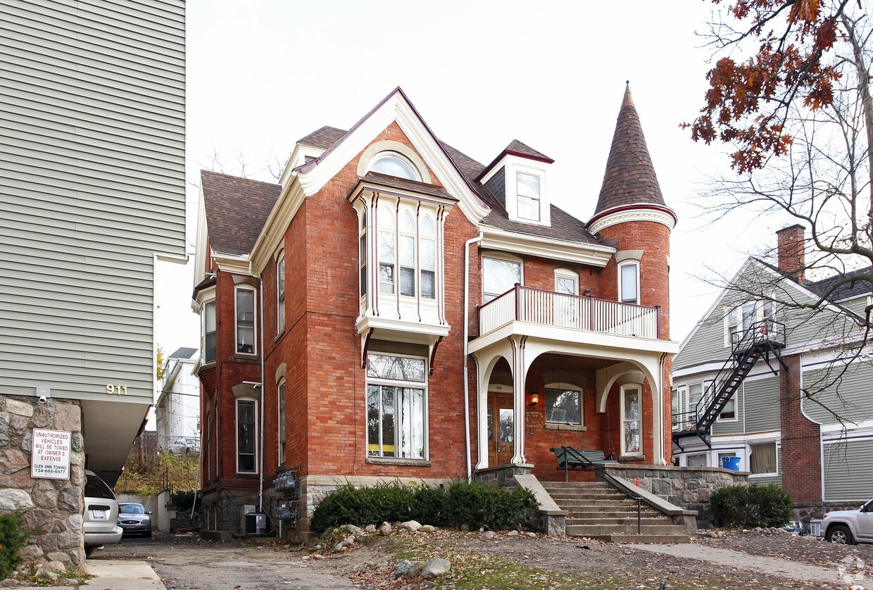 Building Photo - 915 Oakland Ave