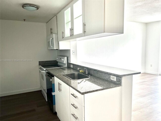 Foto del edificio - 275 NE 18th St
