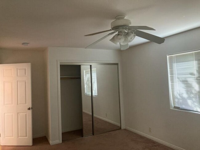 Foto del edificio - 15041 Larkspur St