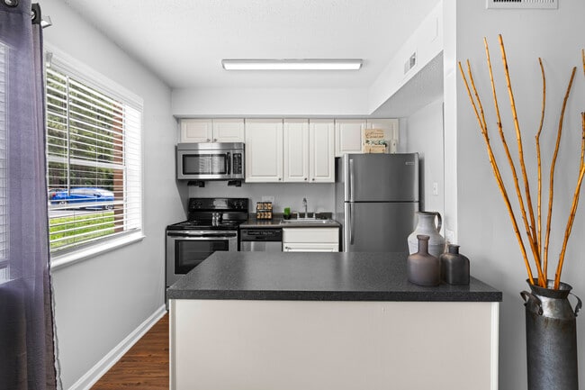 Kitchen - Royal Park - Students save up to 10%! Apartments