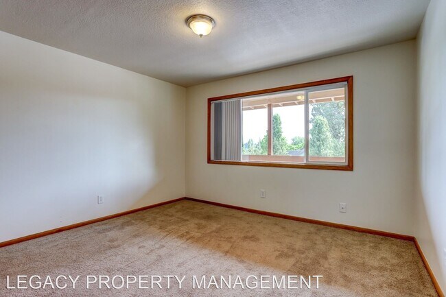 Building Photo - 11580 SW Hall Blvd