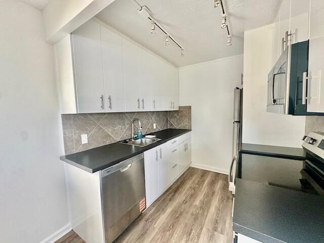 Building Photo - 3080 Cornwall D