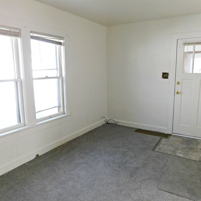 Building Photo - 2161 E Eichel Ave