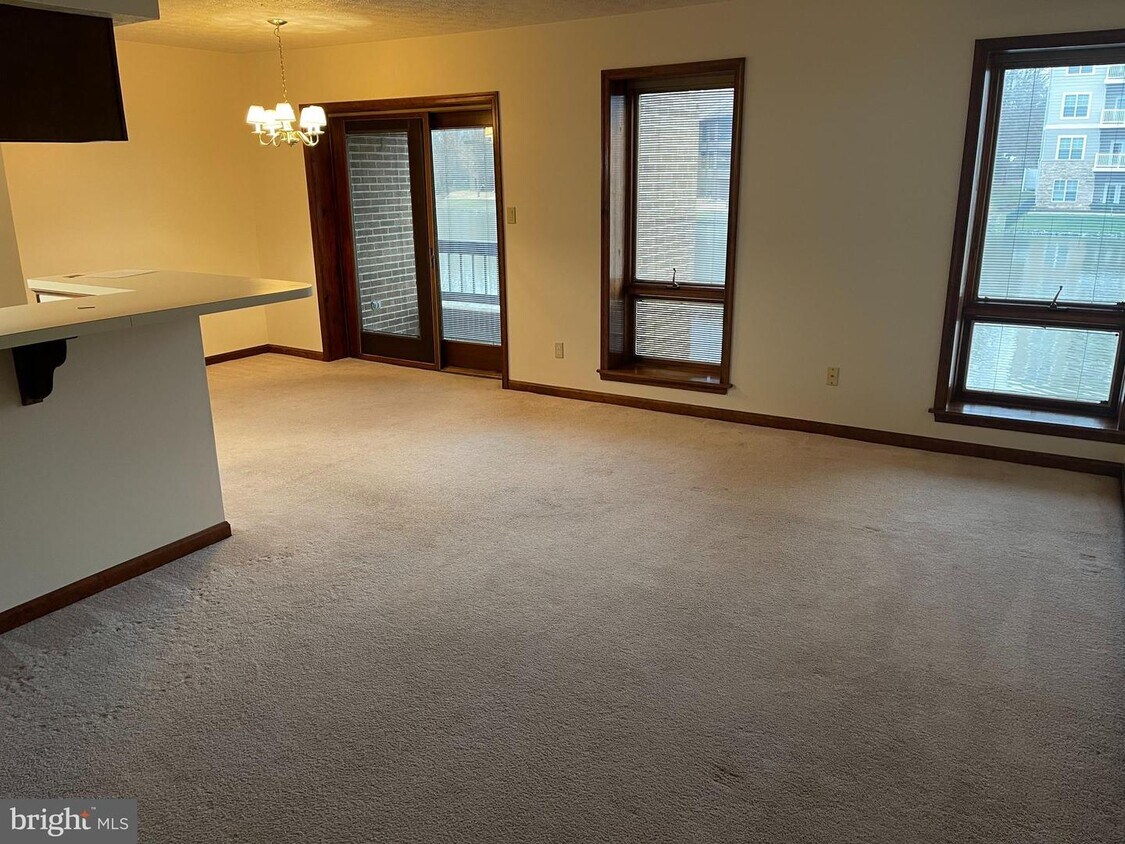 Primary Photo - 44759 Woodlake Ct