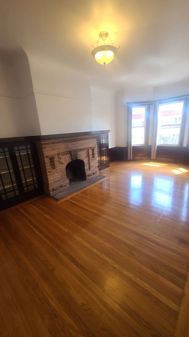 Building Photo - Really nice classic Apt in trendy Mission....