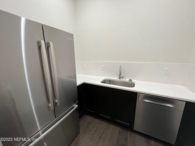 Foto del edificio - 1541 Riverside Ave