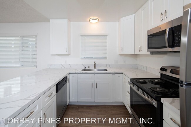 Building Photo - 3825 Riviera Dr