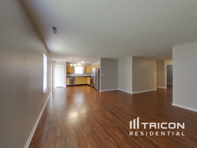 Foto del edificio - 8170 Dartmoth Ln