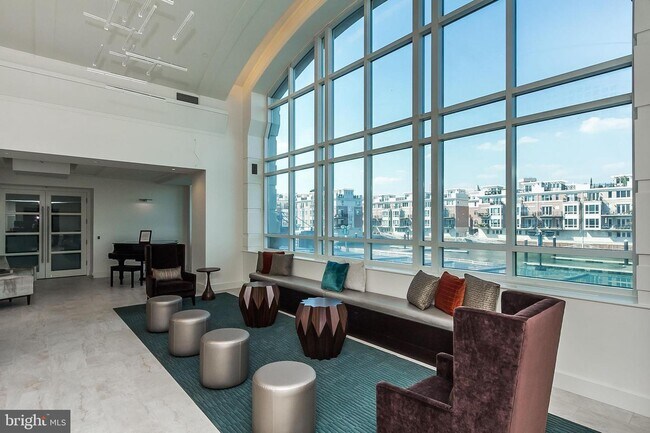 Building Photo - 100 Harborview Dr