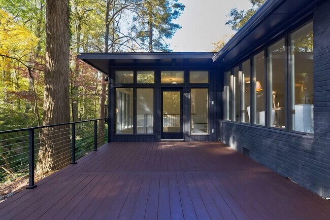 Building Photo - 922 Barton Woods Rd NE