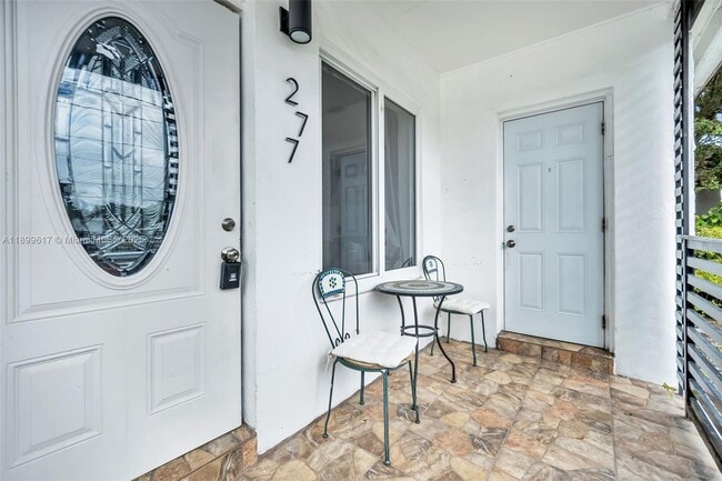 Foto del edificio - 277 NW 48th St