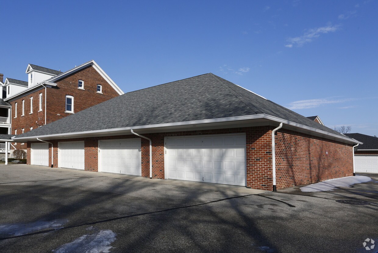 Building Photo - 5815 Lawton Loop East Dr