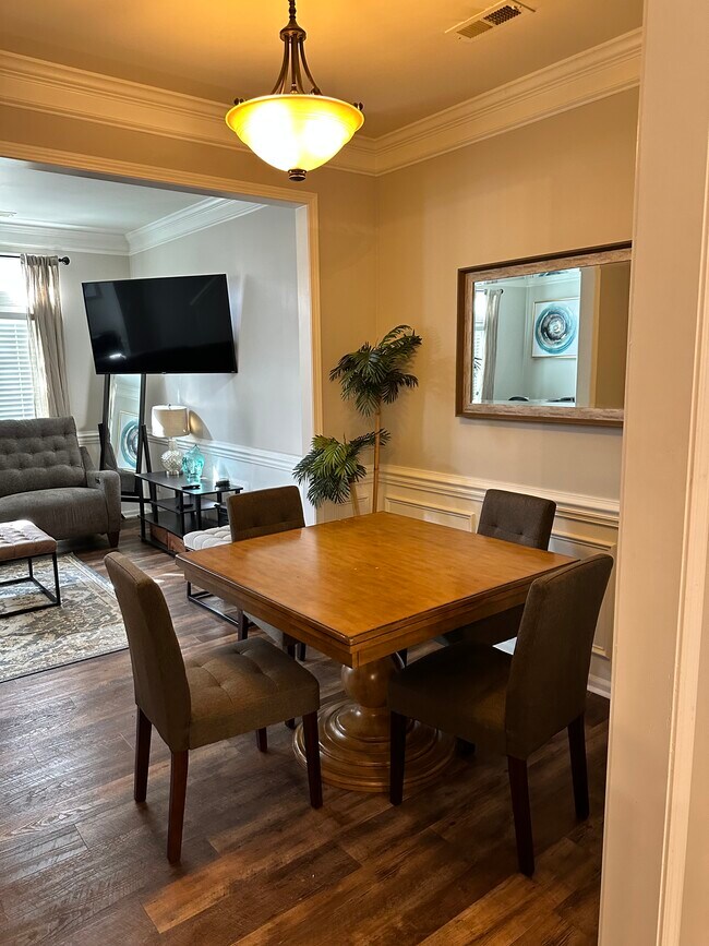Foto del edificio - 2821 Trestle Ct SW