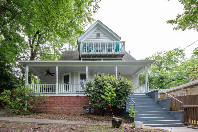 Building Photo - 935 Greenwood Ave NE