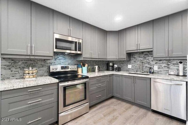 Foto del edificio - 4740 N 10th St