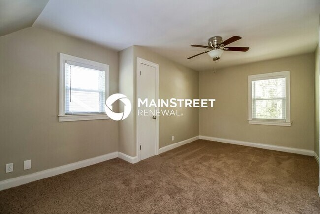 Building Photo - 3 Bedroom Pet-Friendly Home in Louisville,...