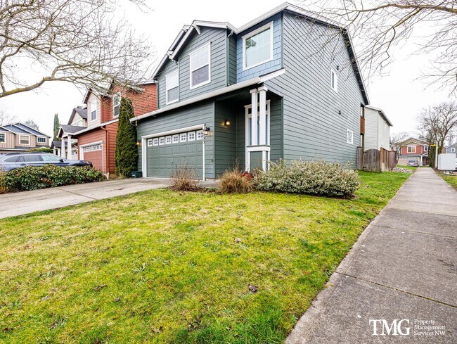 Foto del edificio - Spacious 4 bedroom home with covered deck ...