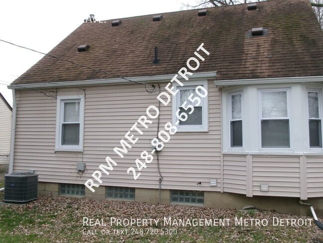 Building Photo - 3912 Thomas Ave