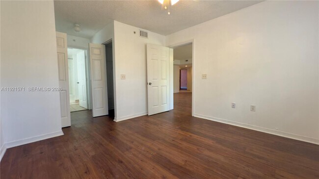 Foto del edificio - 4177 N Haverhill Rd