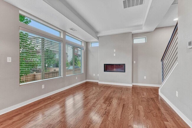 Foto del edificio - 5 Bed 3.5 Bath Meadows Home