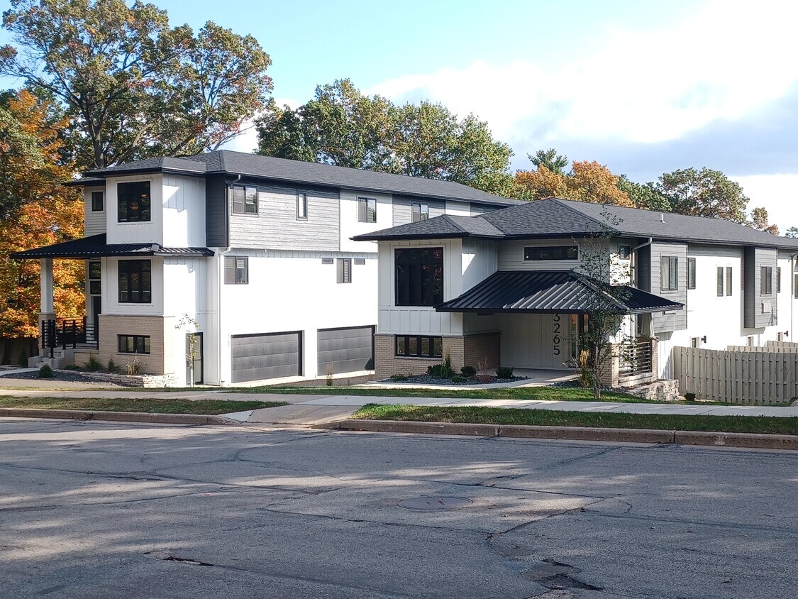 Theodora Rowhomes 32053265 Fairfax St Eau Claire, WI