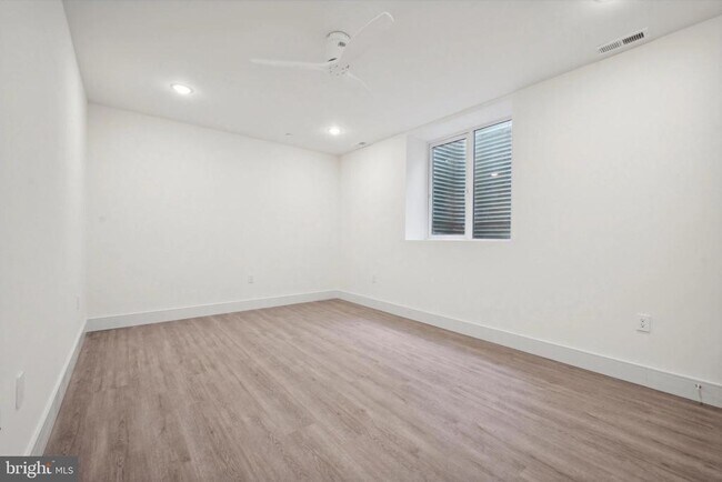 Foto del edificio - 1221 E Fletcher St