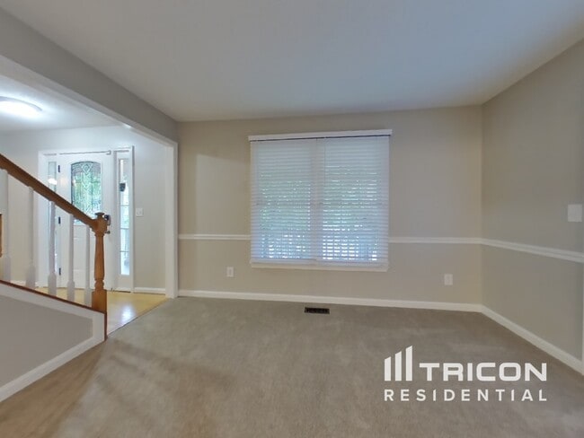 Building Photo - 47 Oak Ln