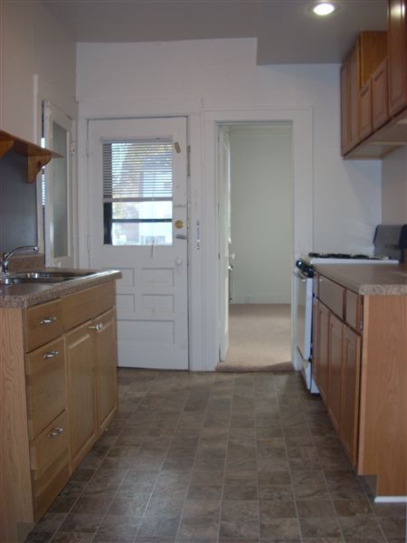 Building Photo - 2 br, 2 bath Apartment - 719 W. Cross 1