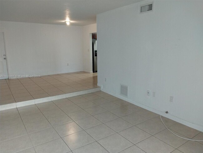 Building Photo - 8950 SW 69th Ct