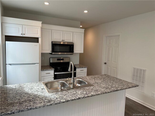 Foto del edificio - 761 Brewster St