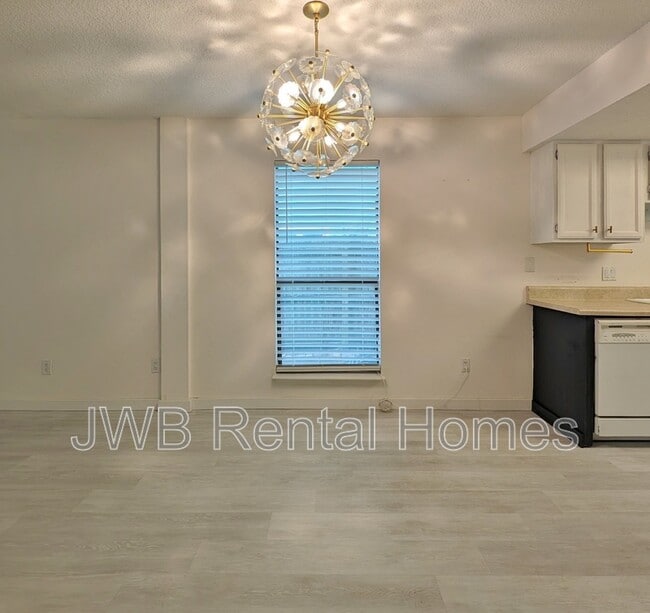 Building Photo - 278 Poinsettia St