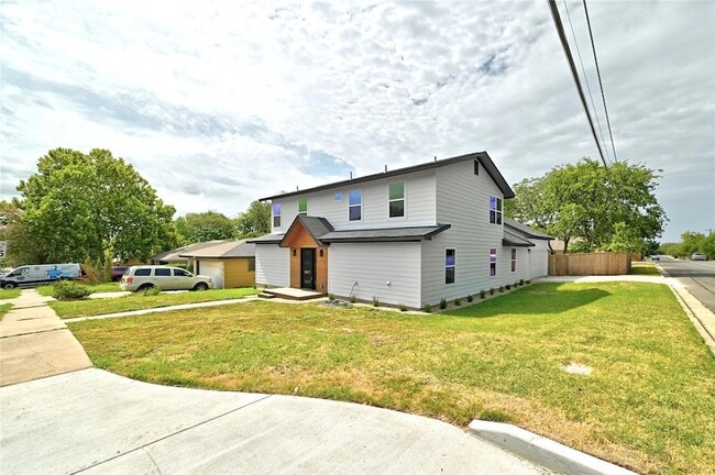 Building Photo - 815 Buckingham Pl