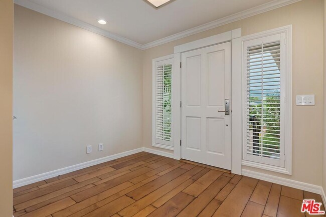Foto del edificio - 4211 W Toluca Lake Ln