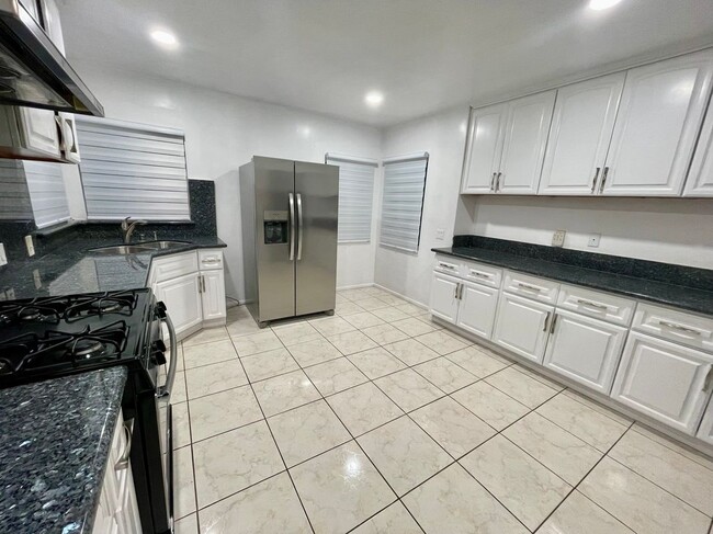 Building Photo - 7521 Amigo Ave