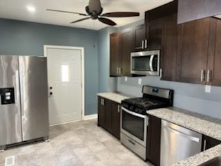 Foto del edificio - Beautiful town home in the heart of Saint ...