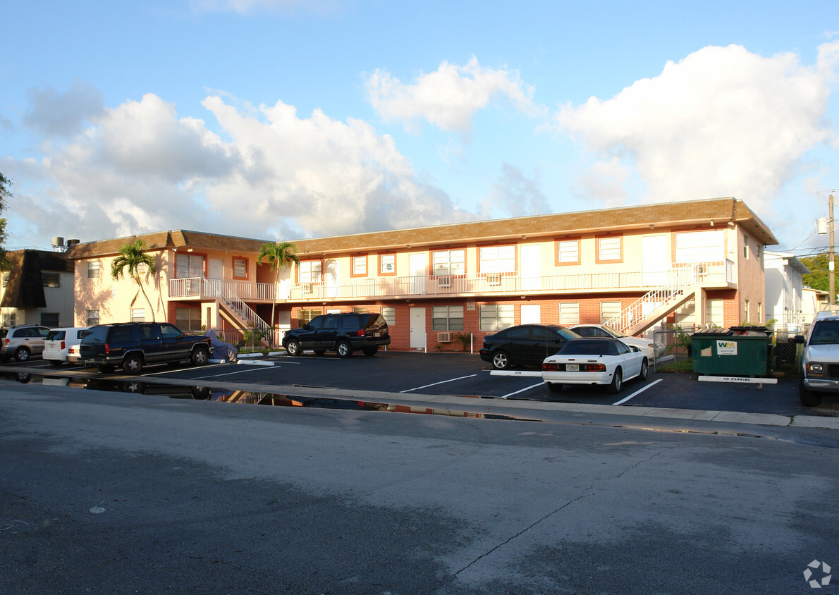 Primary Photo - 3761 SW 59th Ter
