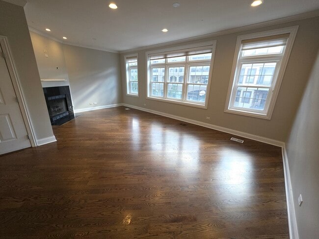 Foto del edificio - 1428 W Belmont Ave