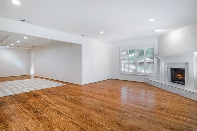 Foto del edificio - 6828 Ravendale Ln